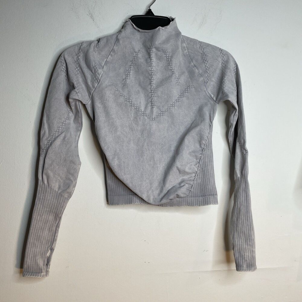 NWT FREE PEOPLE FP MOVEMENT GRAY GOOD KARMA HIGH NECK LAYER TOP SIZE M / L